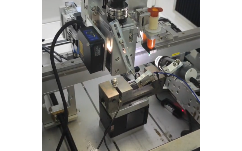 点胶机的测高仪定位接触式传感器的精度如何？